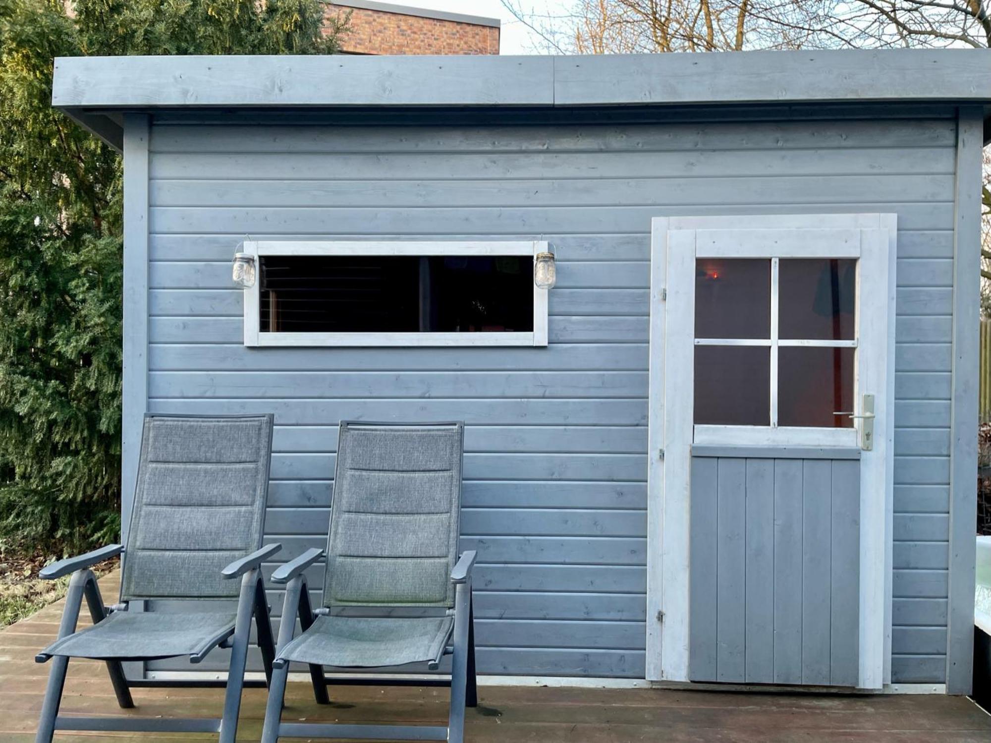 Modernes Holzhaus Im Skandinavischen Stil Mit Sauna, Garten Und 2 Katzen Norderstedt Exterior photo