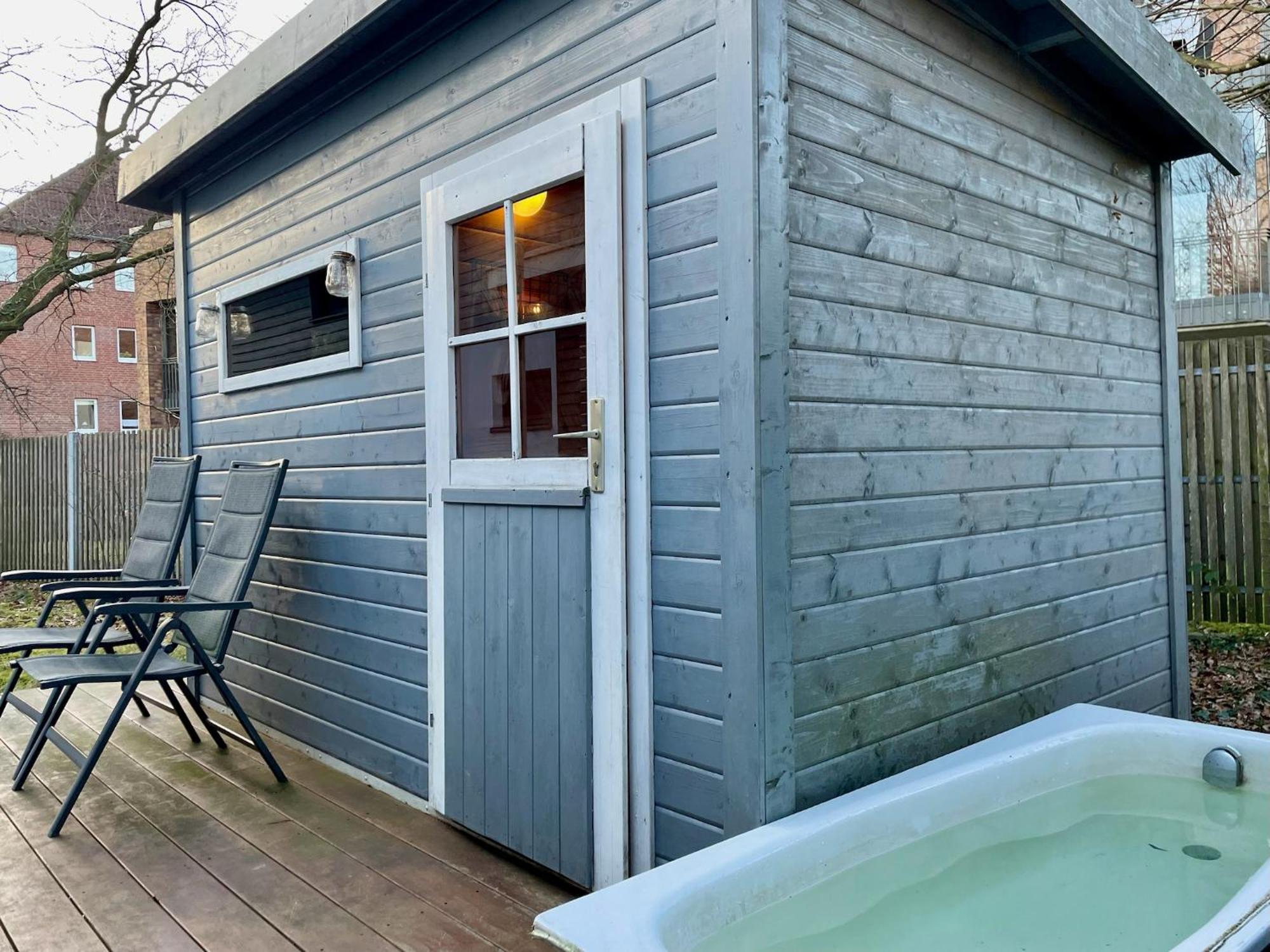 Modernes Holzhaus Im Skandinavischen Stil Mit Sauna, Garten Und 2 Katzen Norderstedt Exterior photo