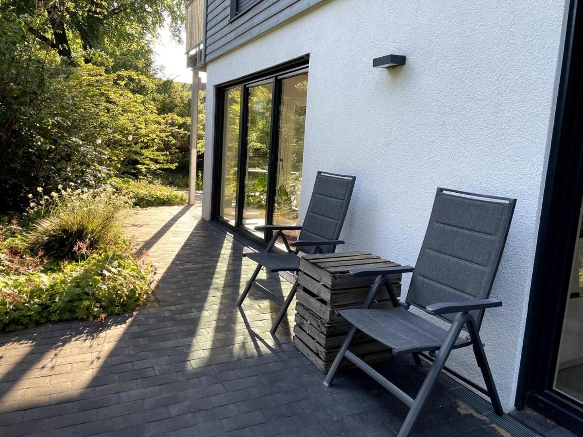 Modernes Holzhaus Im Skandinavischen Stil Mit Sauna, Garten Und 2 Katzen Norderstedt Exterior photo